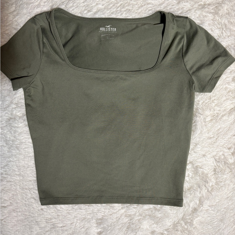 Hollister Women's Short Sleeve Olive Tee